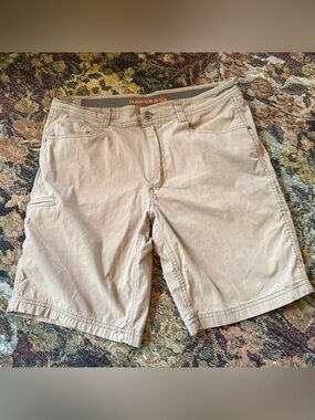 Hawke & Co Men’s Light Beige Flat Front Shorts